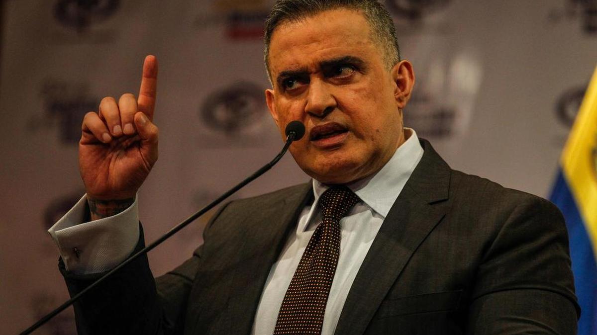 El fiscal general de Venezuela, Tarek William Saab, habla durante una rueda de prensa el martes 12 de diciembre de 2017, en Caracas (Venezuela).
