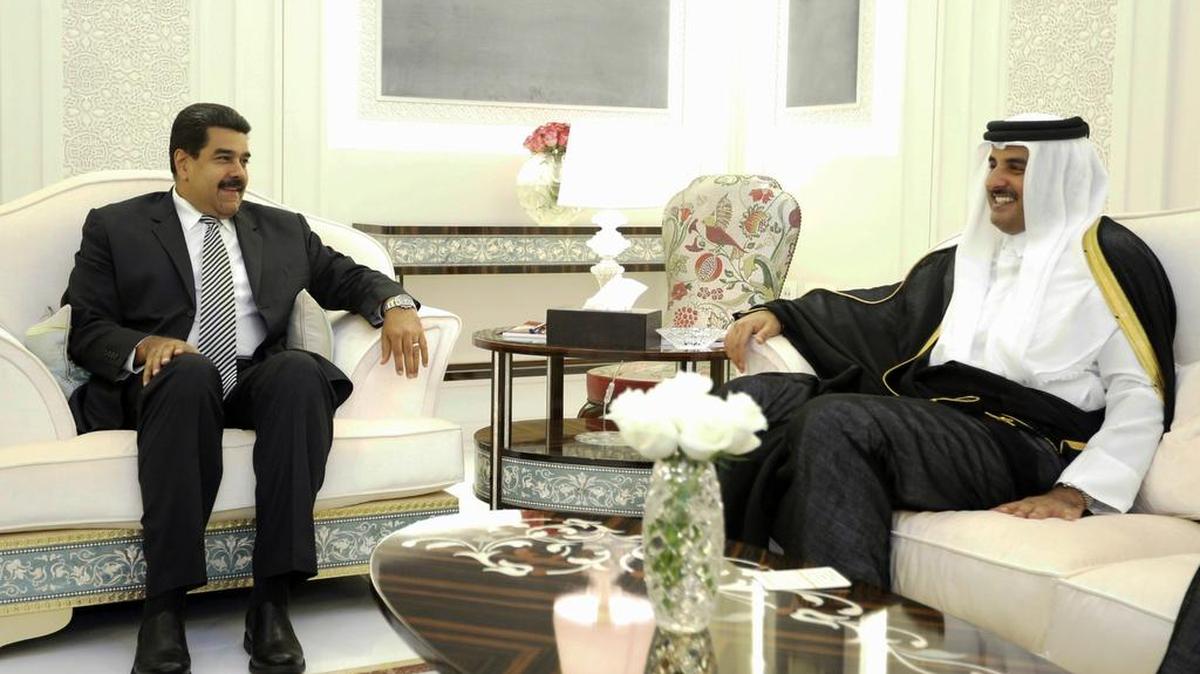 
El presidente de Venezuela, Nicolás Maduro, se reúne con el emir de Catar, Sheikh Tamim bin Hamad al-Thani, el viernes. 

