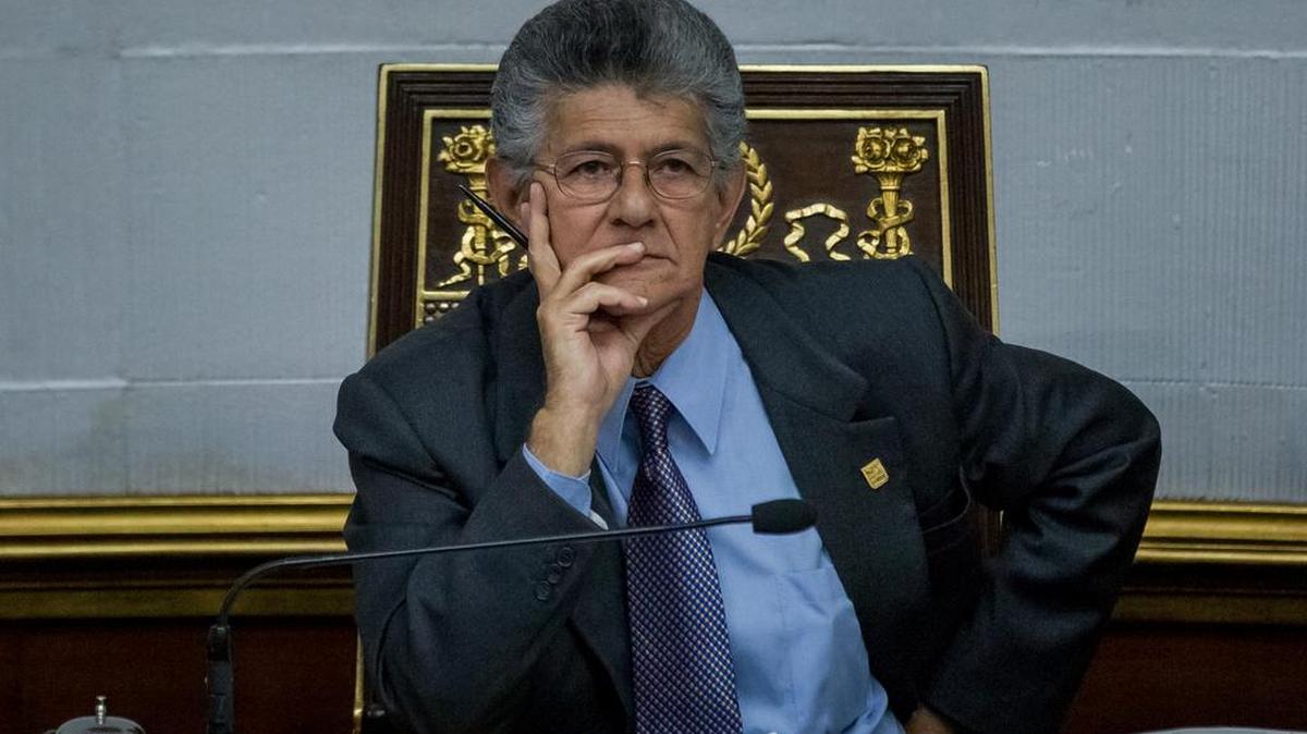 El presidente de la Asamblea Nacional, Henry Ramos Allup, participa en una sesión el 17 de mayo del 2016, en Caracas (Venezuela).