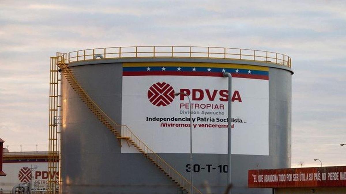 Petróleos de Venezuela advierte que podría caer en default si fracasa su canje de bonos de deuda.