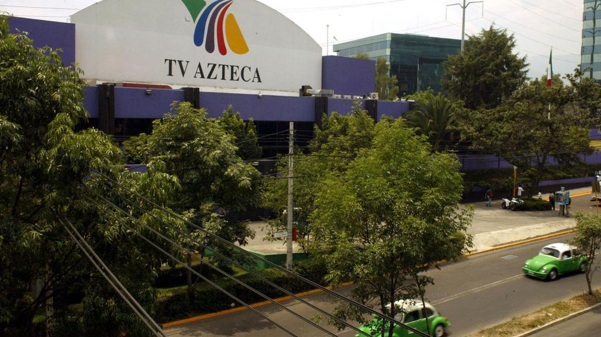 Fotografía de archivo de la fachada del edificio de TV Azteca en México, el 14 de abril de 2003.