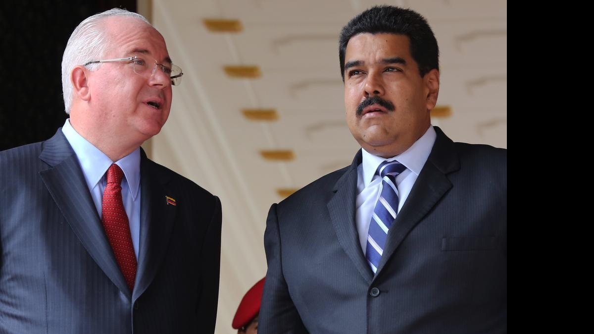 
El embajador venezolano ante la ONU, Rafael Ramírez, con el presidente venezolano, Nicolás Maduro. 
