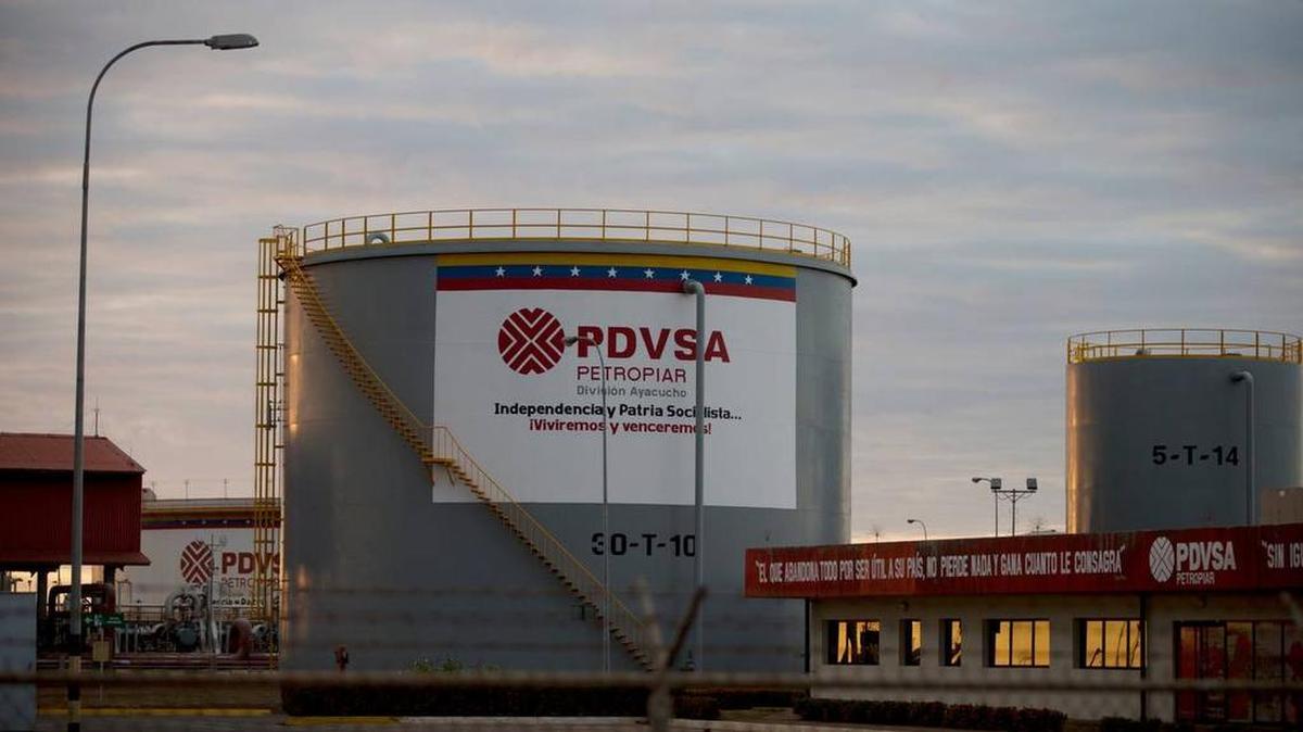 Fotografía de archivo de un complejo de PDVSA en El TIgre, Venezuela.