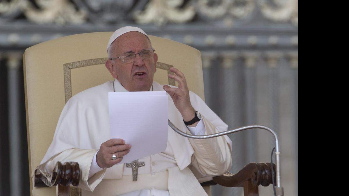 
El papa Francisco pronuncia un discurso durante la audiencia general que concede cada semana, en la Plaza de San Pedro, en el Vaticano.
