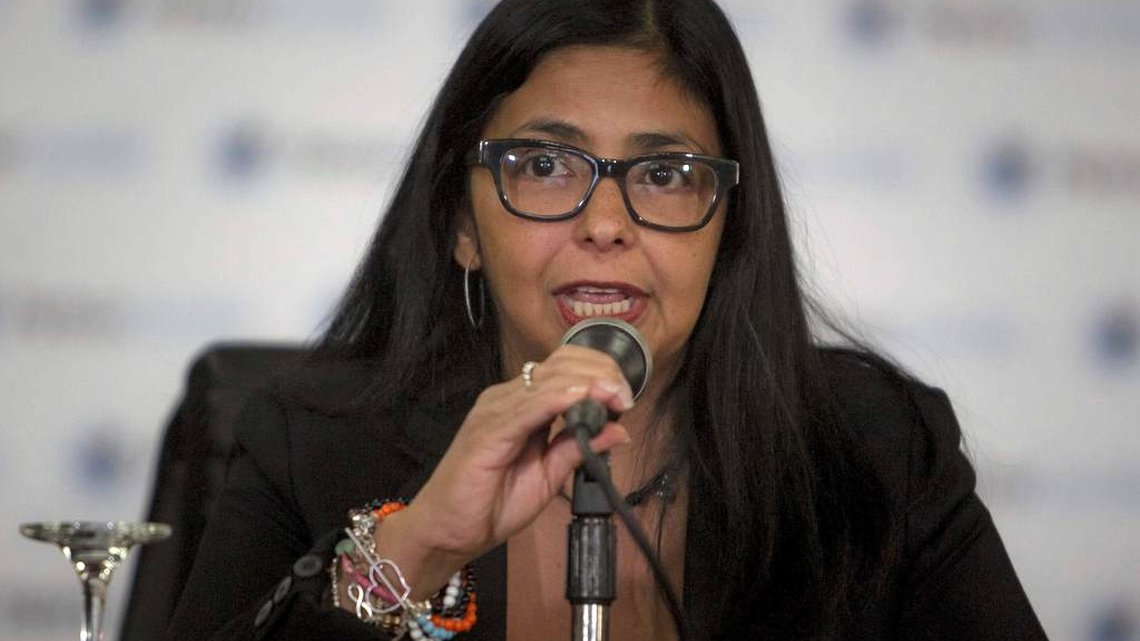 Fotografía de archivo del 9 de marzo de 2015 de la ministra venezolana de Relaciones Exteriores, Delcy Rodríguez, durante una conferencia de prensa en Caracas (Venezuela).