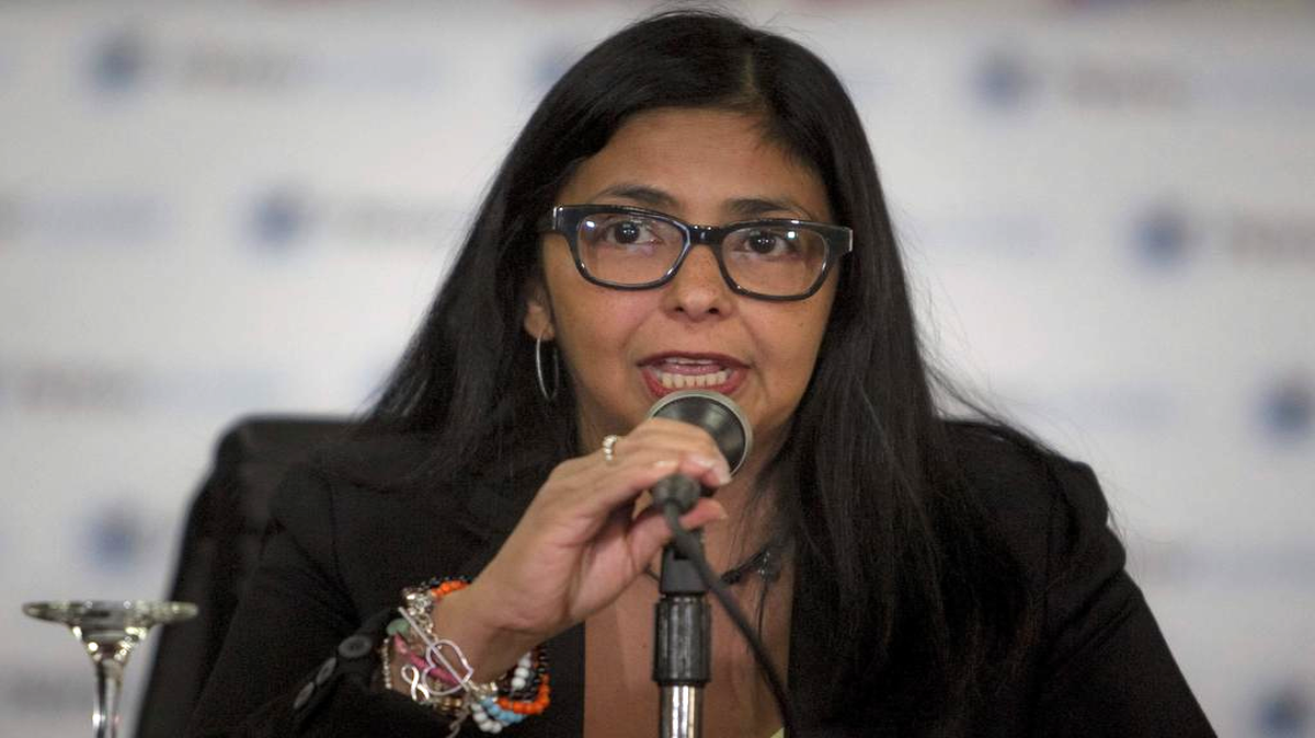 Fotografía de archivo del 9 de marzo de 2015 de la ministra venezolana de Relaciones Exteriores, Delcy Rodríguez, durante una conferencia de prensa en Caracas (Venezuela).