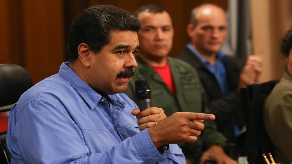 El gobernante venezolano Nicolás Maduro habla el lunes 15 de febrero en el Palacio Presidencial en Caracas.