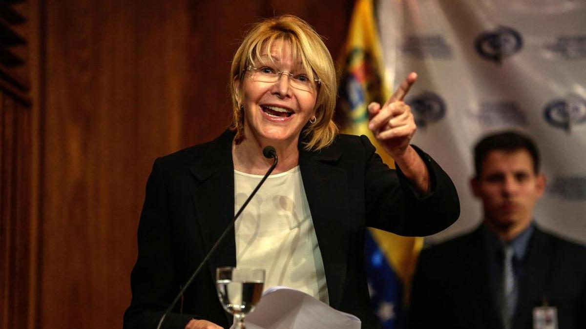 Fotografía del 31 de julio de 2017, de la fiscal general de Venezuela, Luisa Ortega, durante una conferencia de prensa en Caracas (Venezuela).
