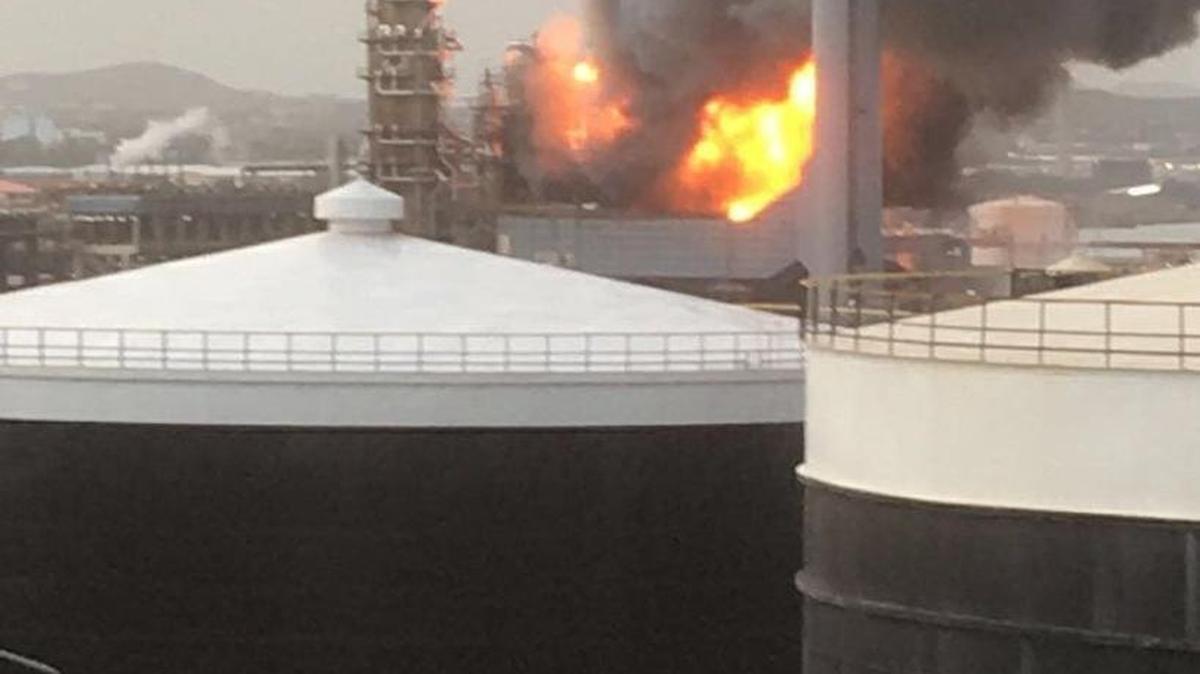 Una de las refinerías de la empresa Petróleos de Venezuela (PDVSA) en la isla de Curazao, se incendió pero las llamas ya fueron controladas.