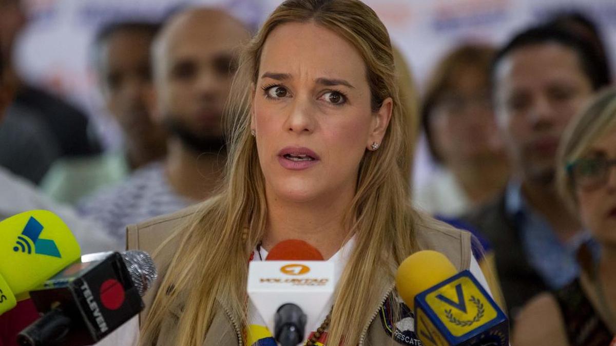 Lilian Tintori, activista de derechos humanos y esposa de Leopoldo López, asiste a una rueda de prensa el miércoles 29 de noviembre del 2017, en Caracas.