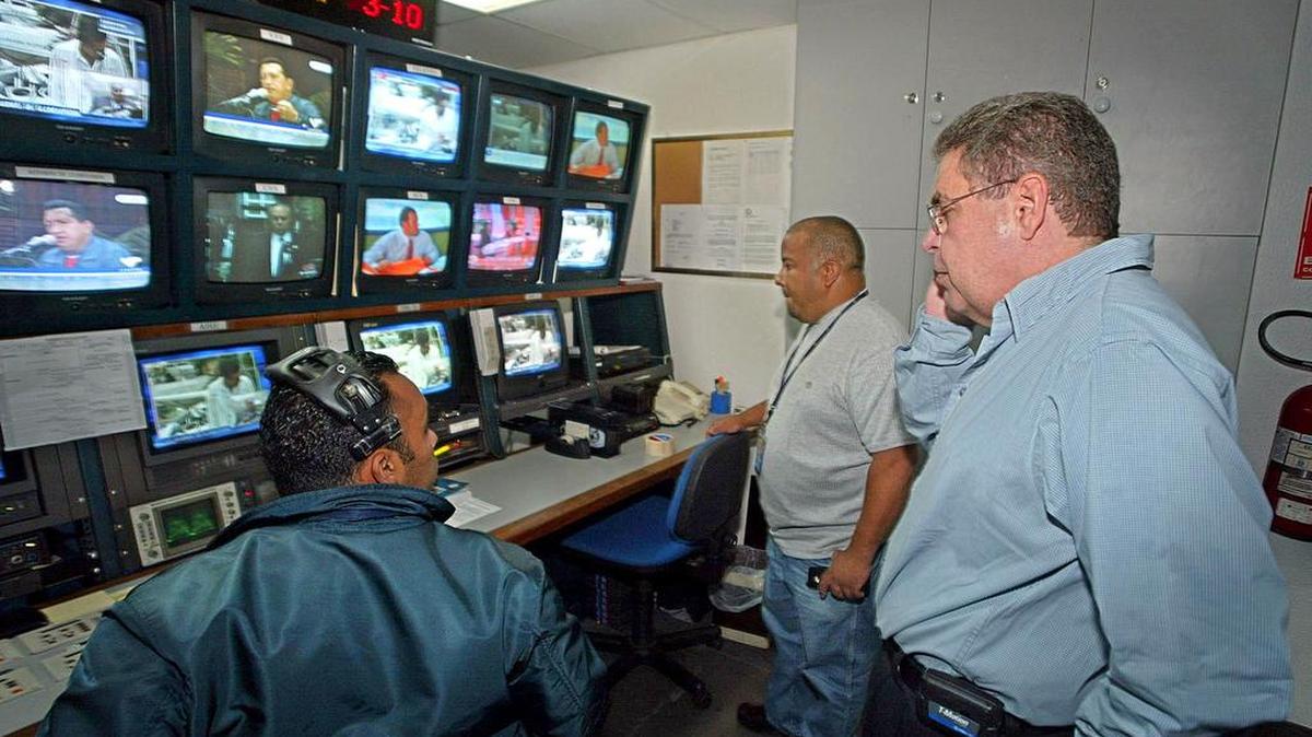 Fotografía de archivos de la sala de transmisiones del canal privado “Globovision” en 2003.