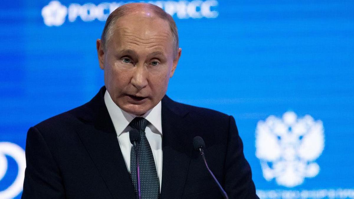 El presidente de Rusia, Vladimir Putin, se dirige al plenario en las jornadas “Energía sostenible para un mundo nuevo” dentro del Foro Internacional Semana de la Energía el 3 de octubre de 2018, en Moscú.