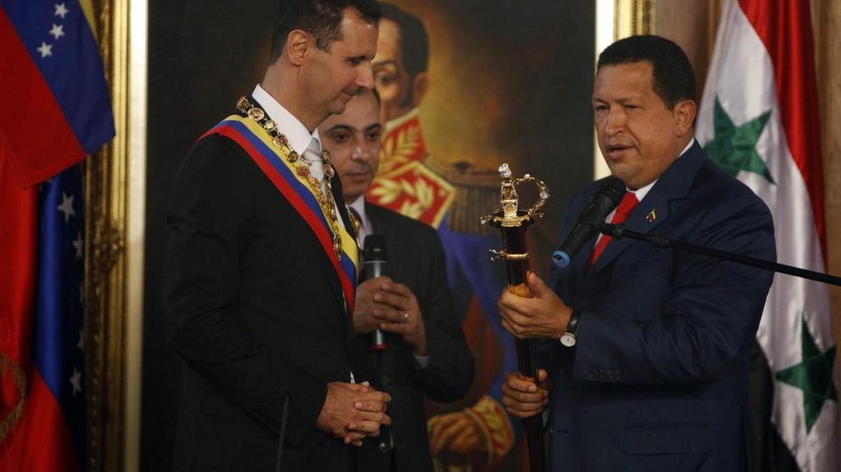 El presidente sirio, Bachar Al Asad, visitó Caracas (Venezuela) en junio de 2010 y se reunió con el fallecido mandatario Hugo Chávez.