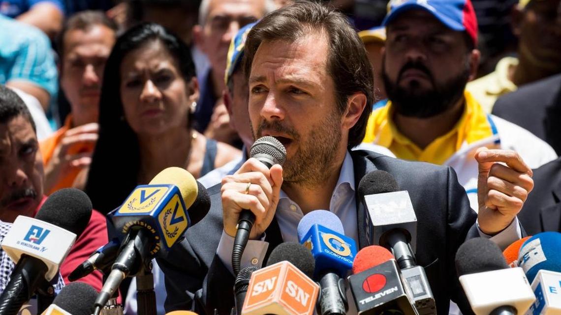 El alcalde del municipio Chacao Ramón Muchacho, participa en una conferencia de prensa el jueves 25 de mayo de 2017, en Caracas, Venezuela.