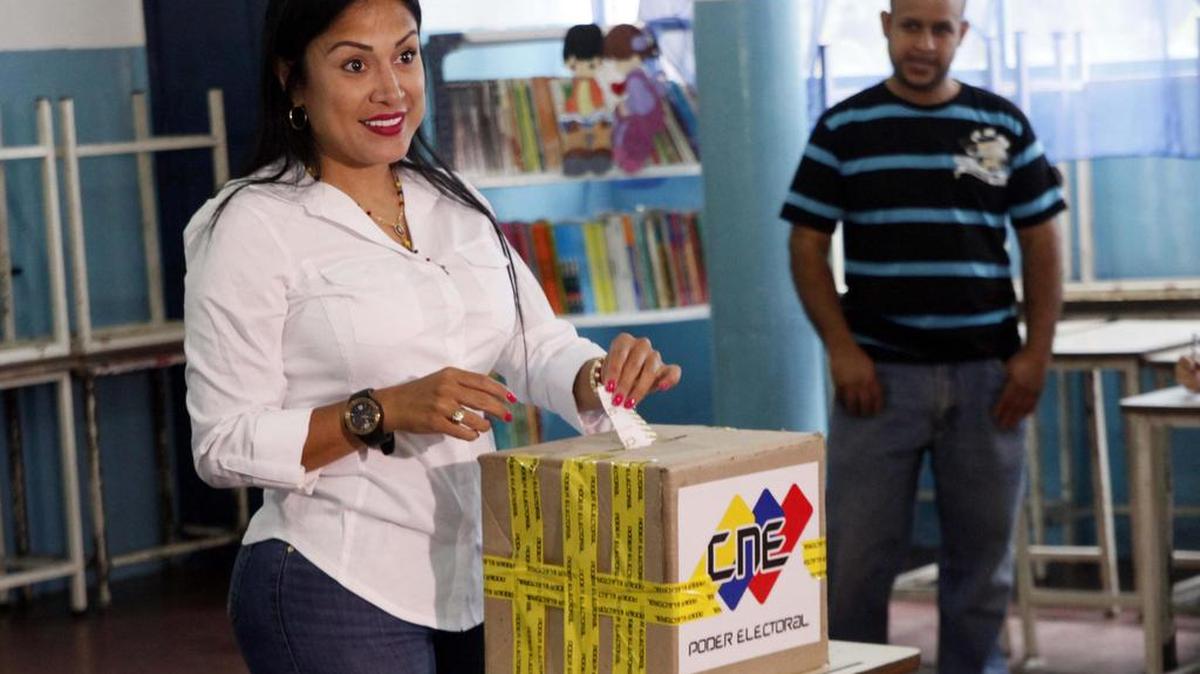 Laidy Gómez, la gobernadora electa del estado Táchira, en el momento que vota cuando era candidata, el 15 de octubre de 2017, en San Cristóbal, Venezuela.