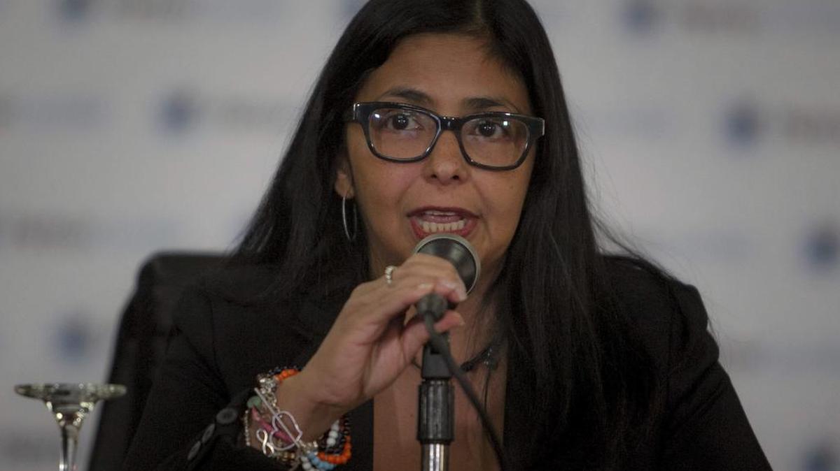 Fotografía de archivo del 9 de marzo de 2015 de la ministra venezolana de Relaciones Exteriores, Delcy Rodríguez, durante una conferencia de prensa en Caracas (Venezuela).