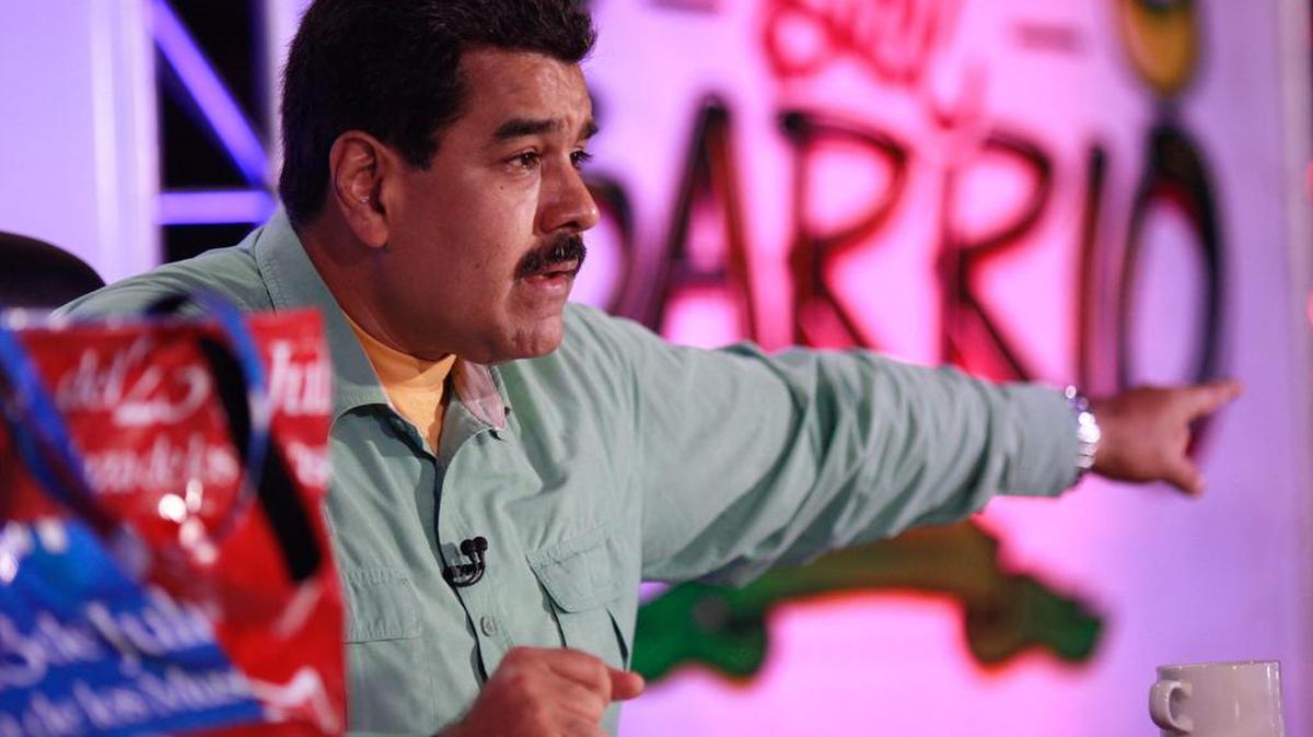 
 Fotografía cedida por prensa de Miraflores del presidente venezolano, Nicolas Maduro, quien participa en un acto de Gobierno el martes 25 de agosto del 2015, en Caracas (Venezuela). 
