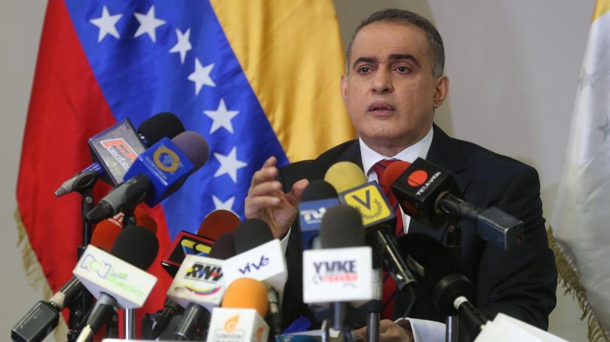 Fotografía cedida del defensor del Pueblo de Venezuela, Tarek William Saab, quien ofrece declaraciones el jueves 01 de junio de 2017, en Caracas (Venezuela).