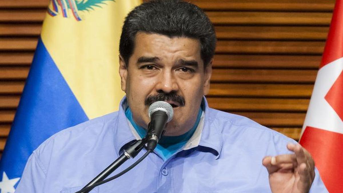 El presidente de Venezuela Nicolás Maduro habla el viernes 30 de octubre del 2015, durante un acto de gobierno en la ciudad de Caracas (Venezuela).
