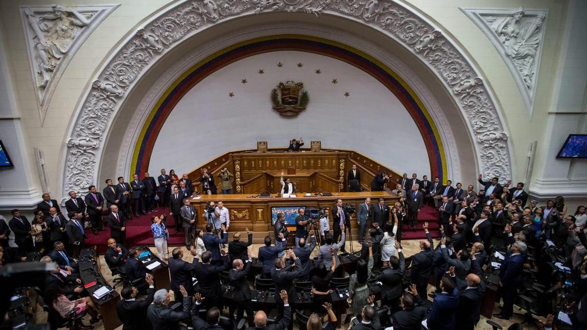 Vista general de la sesión cuando se juramentó Julio Borges como nuevo presidente de la unicameral Asamblea Nacional de Venezuela.