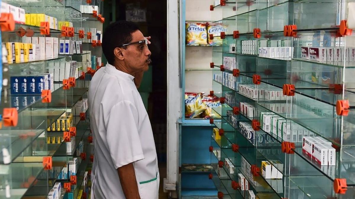 La Federación Farmacéutica de Venezuela calcula en 85% la carestía de medicinas, pese a que el gobierno ha anunciado en los últimos dos meses asignaciones millonarias de divisas para importar toneladas de medicamentos e insumos hospitalarios desde Cuba, India, Irán y China.