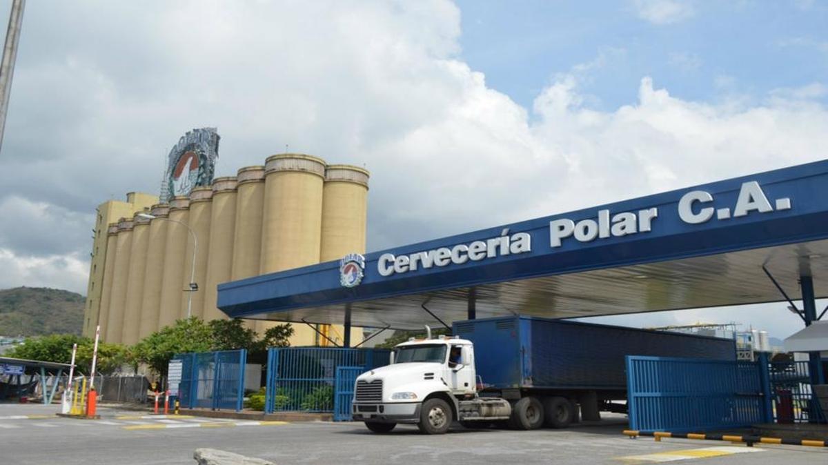 La Cervecería Polar se ha visto obligado a paralizar su producción de cerveza ya que no tiene materia prima para trabajar.