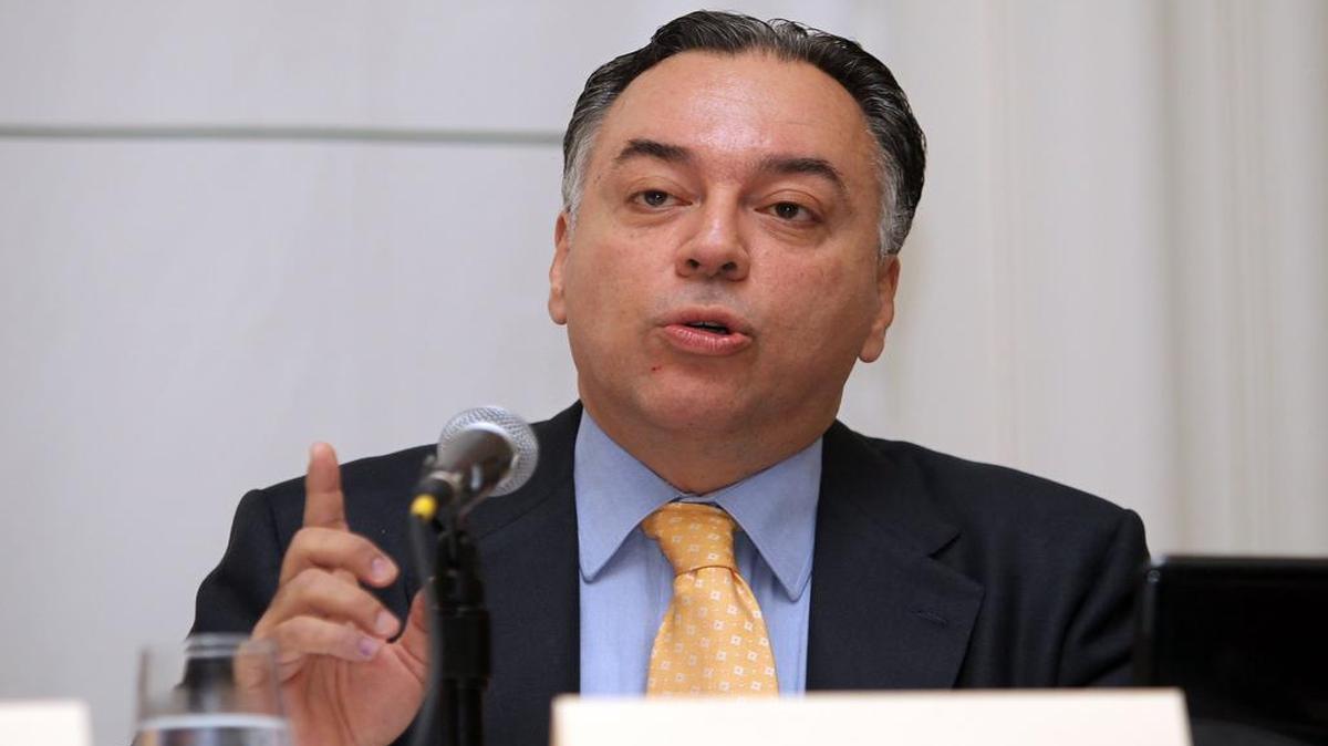 El economista venezolano Orlando Ochoa, durante un foro realizado en Miami en diciembre del 2013. El economista sostiene que Venezuela tiene una breve ventana de oportunidad para evitar un caos económico de proporciones mayores a las actuales.