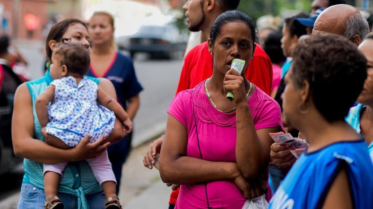 Las carencias cotidianas han exacerbado el malestar contra el gobierno y en los últimos días se han registrado desórdenes en sus calles.