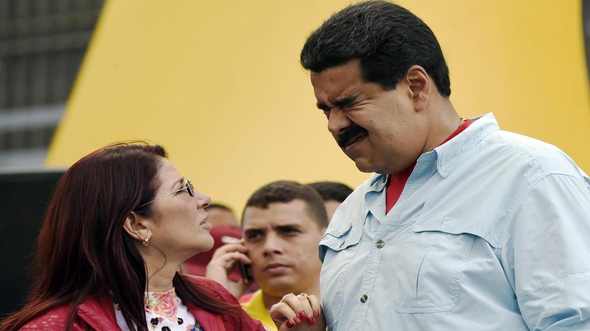 El gobernante venezolano Nicolás Maduro y su esposa Cilia Flores durante un acto político en Caracas el 18 de agosto del 2015.