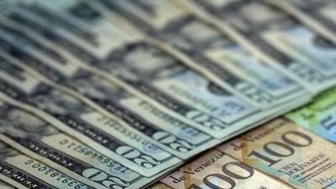 Una encuesta de Datin Corp indica que la mayoría de los venezolanos favorecerían la dolarización de la economía.