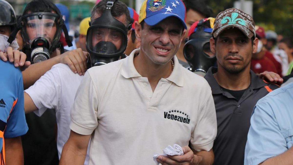El líder opositor venezolano Henrique Capriles en una manifestación en Caracas, en mayo.