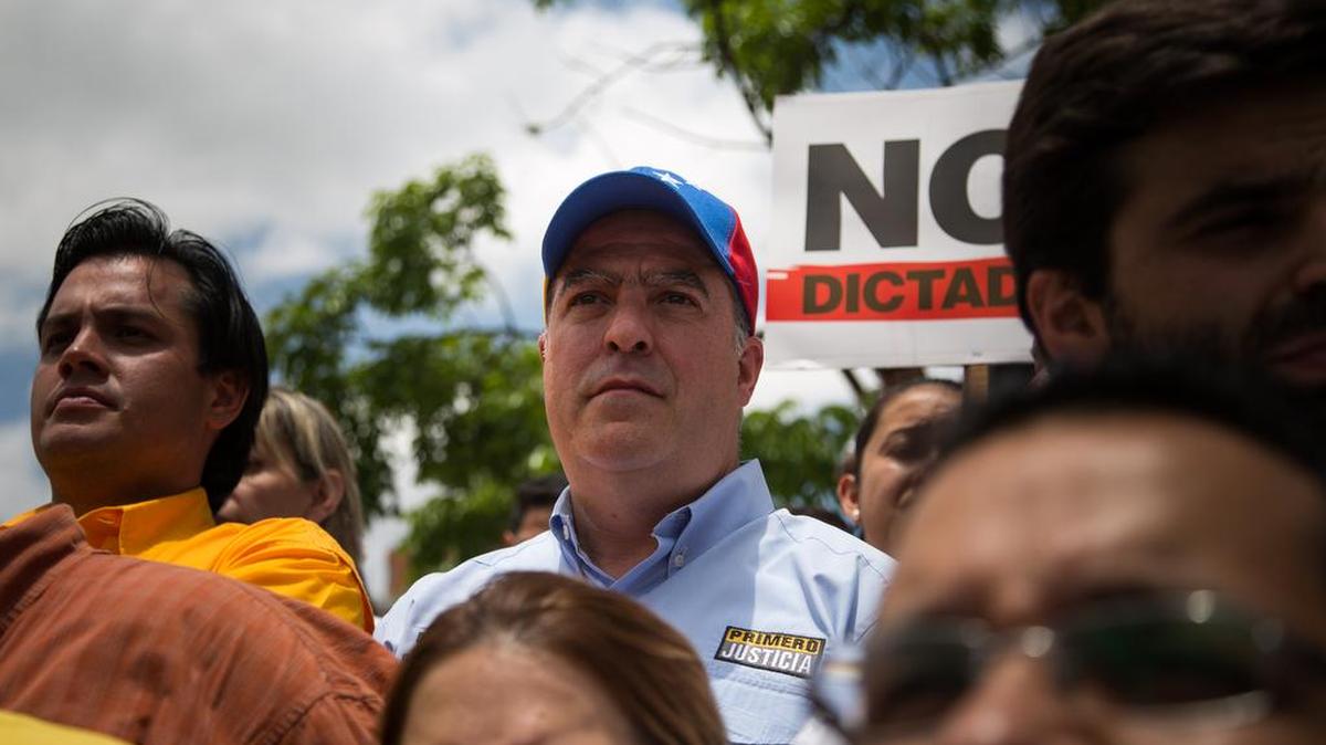 Julio Borges, presidente de la Asamblea Nacional de Venezuela, durante una protesta en Caracas el 1 de abril de 2017.