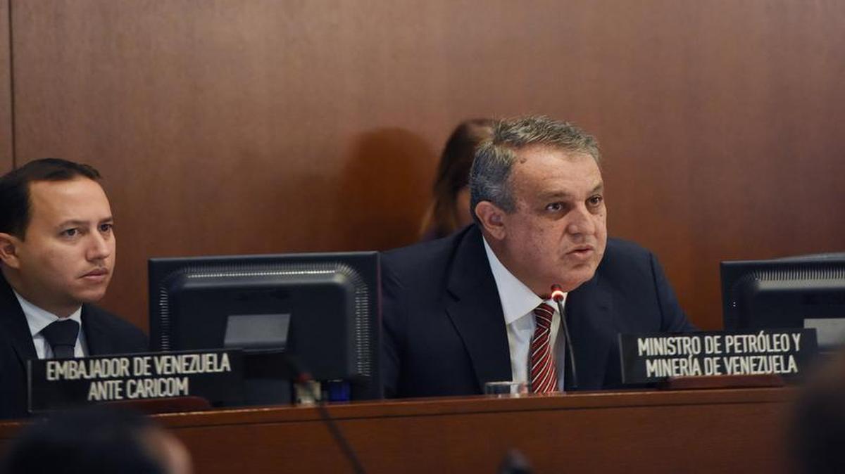 El ministro venezolano de Petróleo y presidente de PDVSA, Eulogio del Pino, habla el jueves sobre el programa de Petrocaribe ante una sesión del Consejo Permanente de la Organización de Estados Americanos en Washington.