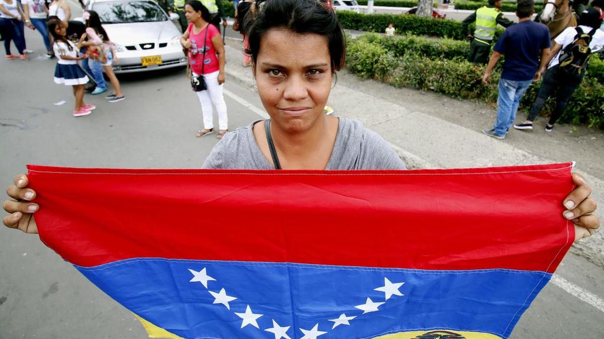 Ciudadanos venezolanos protestan contra la elección de Asamblea Nacional Constituyente el domingo 30 de Julio de 2017, en Cúcuta (Colombia).
