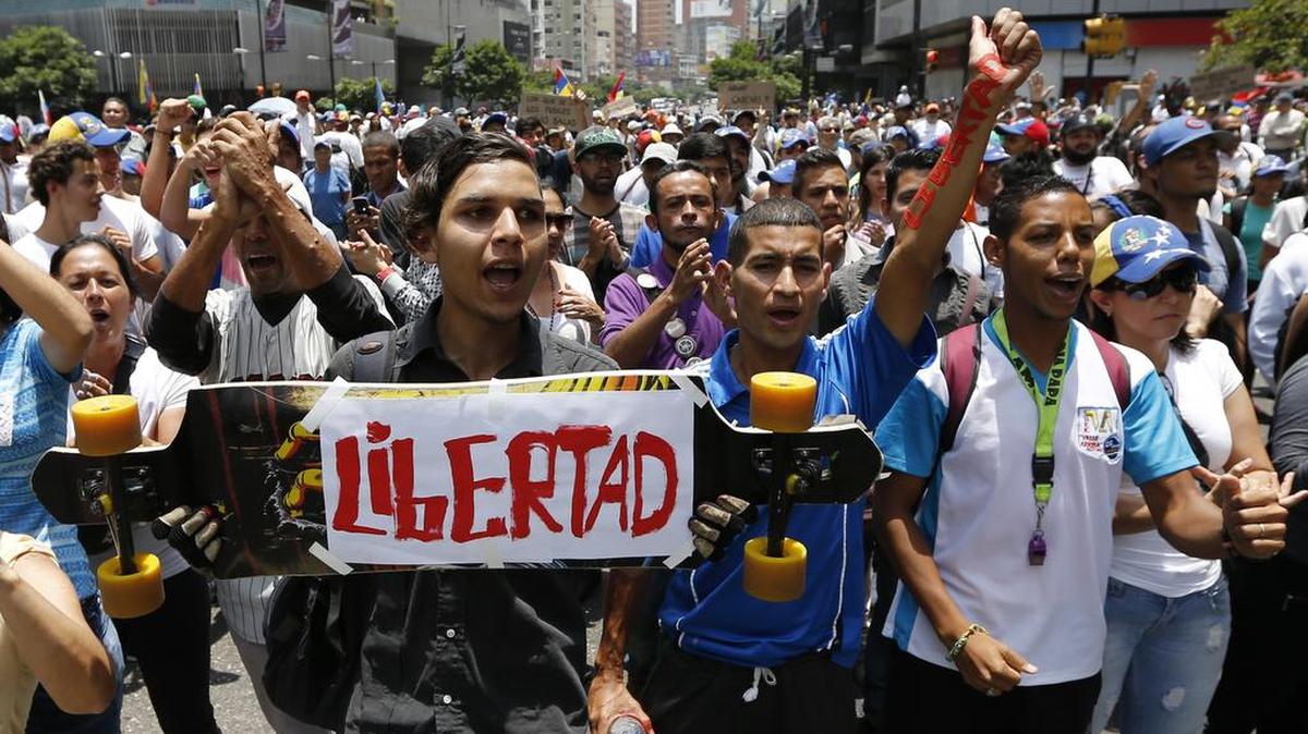 Miles de venezolanos protestan contra el gobierno de Nicolás Maduro, el jueves 20 de abril de 2017, en Caracas.