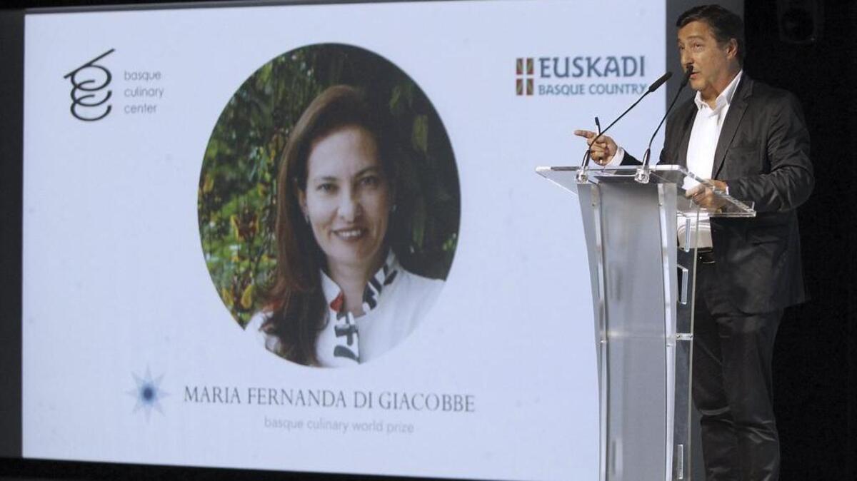 El presidente del jurado del Basque Culinary World Prize, Joan Roca, en el acto que anuncia a la venezolana María Fernanda Di Giacobbe como la ganadora de la primera edición del premio dotado de 100,000 euros.