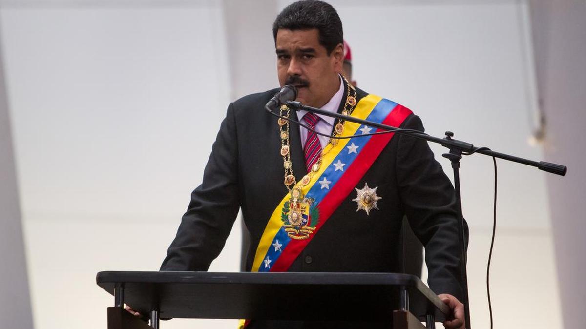 El presidente venezolano, Nicolás Maduro, habla en los actos conmemorativos del 185 aniversario de la muerte del prócer independentista venezolano Simón Bolívar este jueves 17 de diciembre del 2015, en Caracas (Venezuela).