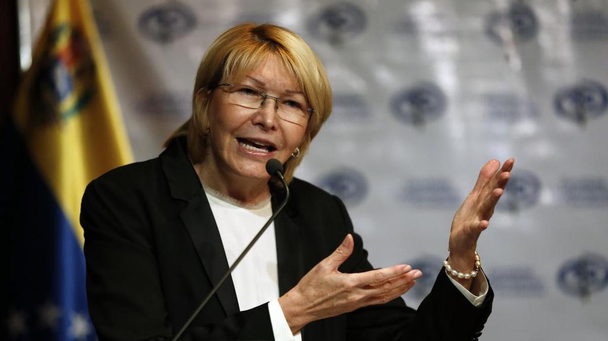 La fiscal general de Venezuela, Luisa Ortega Díaz, habla durante una conferencia de prensa en Caracas, Venezuela, el 4 de julio del 2017.