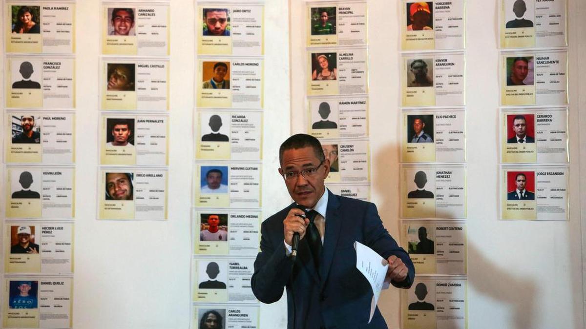 El ministro de Comunicación e Información de Venezuela, Ernesto Villegas, durante una rueda de prensa en la Cancillería de Venezuela, el lunes 22 de mayo de 2017, en Caracas (Venezuela).