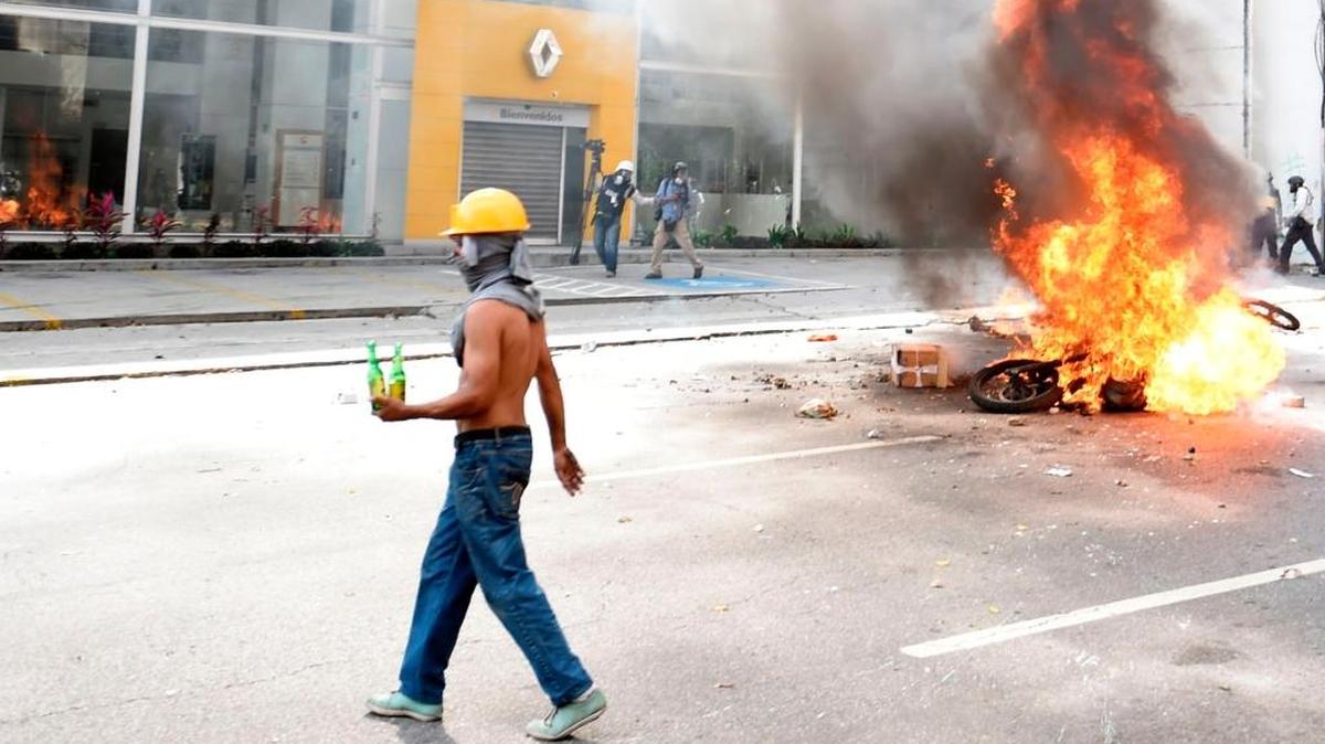 Manifestante opositor protesta en Caracas el 31 de mayo.
