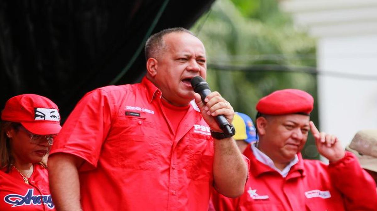 Fotografía cedida por la Agencia Venezolana de Noticias (AVN) que muestra al diputado Diosdado Cabello durante una concentración chavista el sábado 16 de julio de 2016, en Maracay (Venezuela).