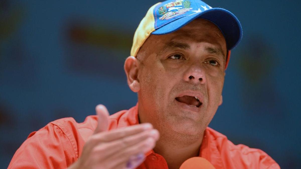 Jorge Rodríguez, alcalde del municipio Libertador y ahora coordinador de la comisión designada por Maduro, da una conferencia de prensa el 7 de diciembre en Caracas.