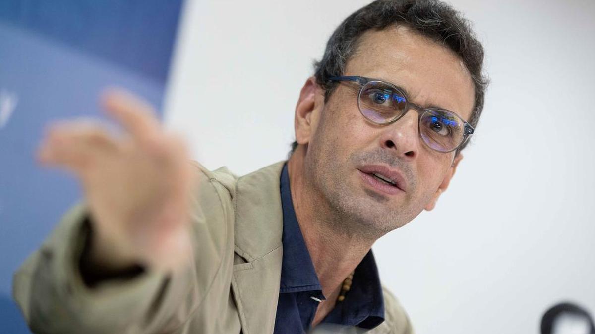 El precandidato presidencial antichavista Henrique Capriles instó este sábado a la oposición de Venezuela a evitar el sectarismo y a trabajar en la “construcción de la unidad”, sin importar las tendencias políticas.