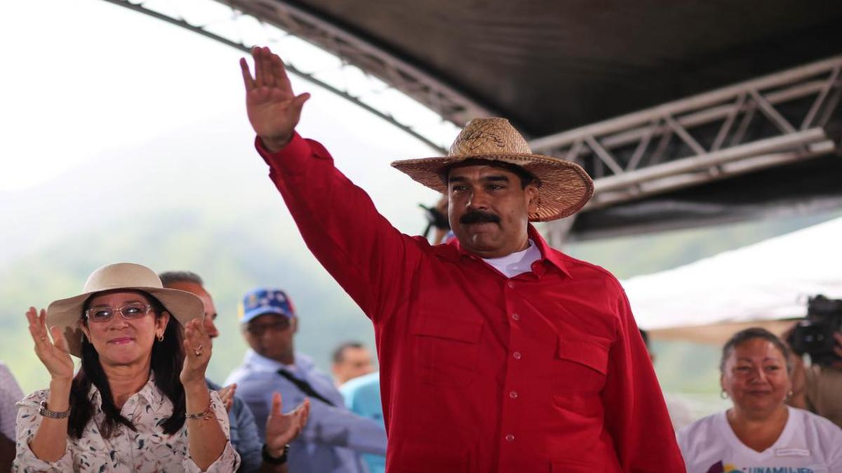 Fotografía cedida por el Palacio de Miraflores que muestra al presidente venezolano, Nicolás Maduro, durante un acto de Gobierno, el jueves 9 de septiembre de 2016, en Maracay (Venezuela).