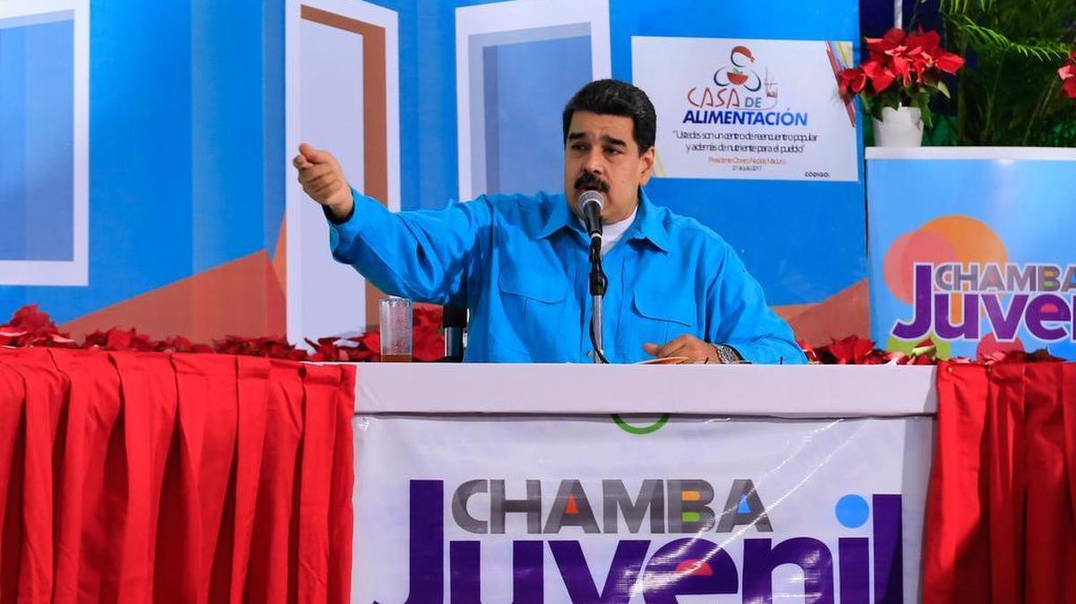 Fotografía cedida por la Oficina de Prensa del Palacio de Miraflores, del presidente venezolano, Nicolás Maduro, durante un acto de Gobierno el miércoles 22 de noviembre de 2017, en Caracas (Venezuela).