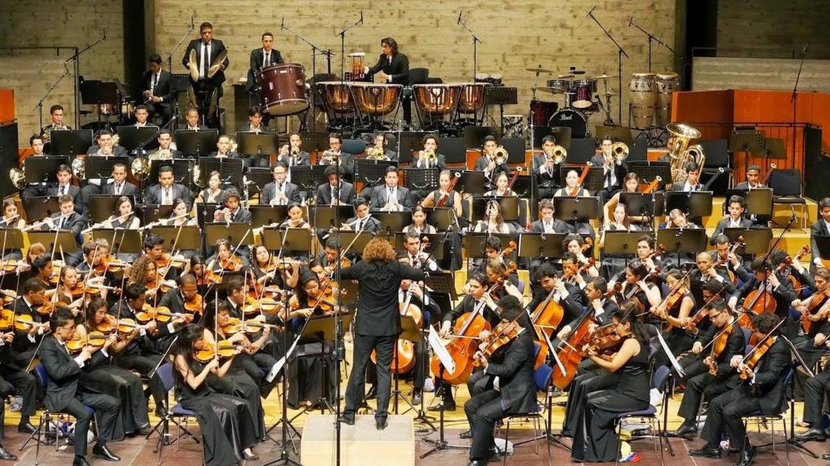 La Orquesta Sinfónica Juvenil Teresa Carreño, parte del laureado Sistema de Orquestas Juveniles e Infantiles de Venezuela, está formada por jóvenes de entre 16 y 25 años.
