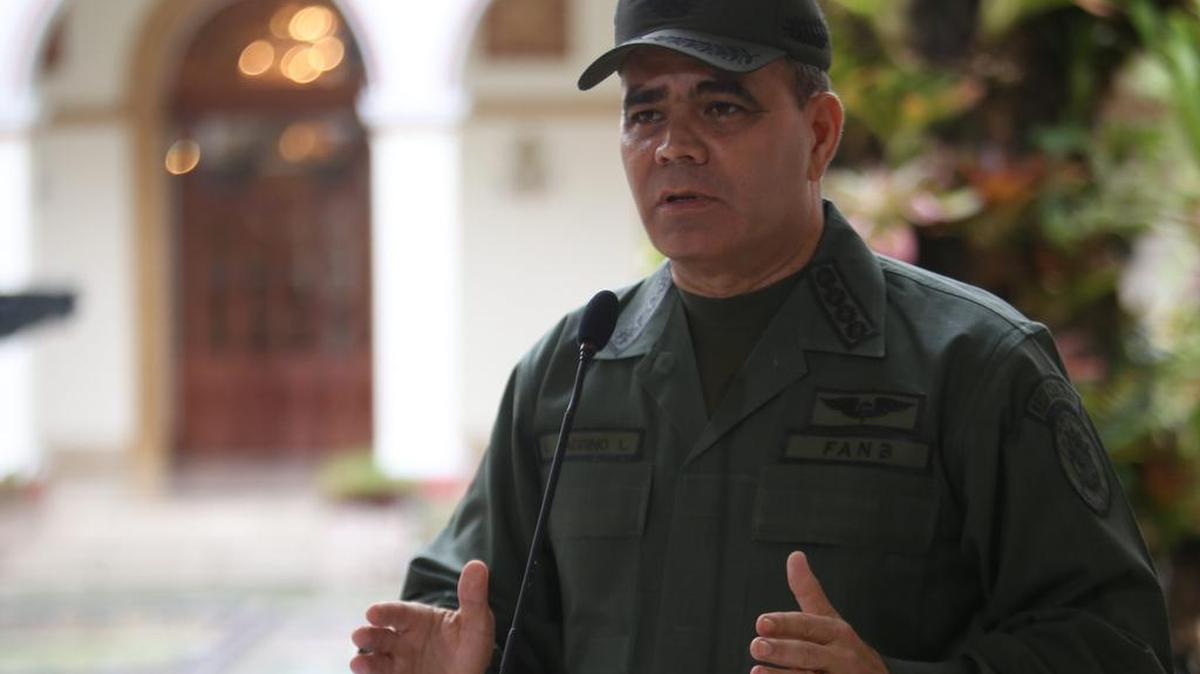 
Fotografía cedida por prensa de Miraflores del ministro de Defensa de Venezuela, Vladimir Padrino López, mientras da declaraciones el viernes 18 de septiembre del 2015, en Caracas. 
