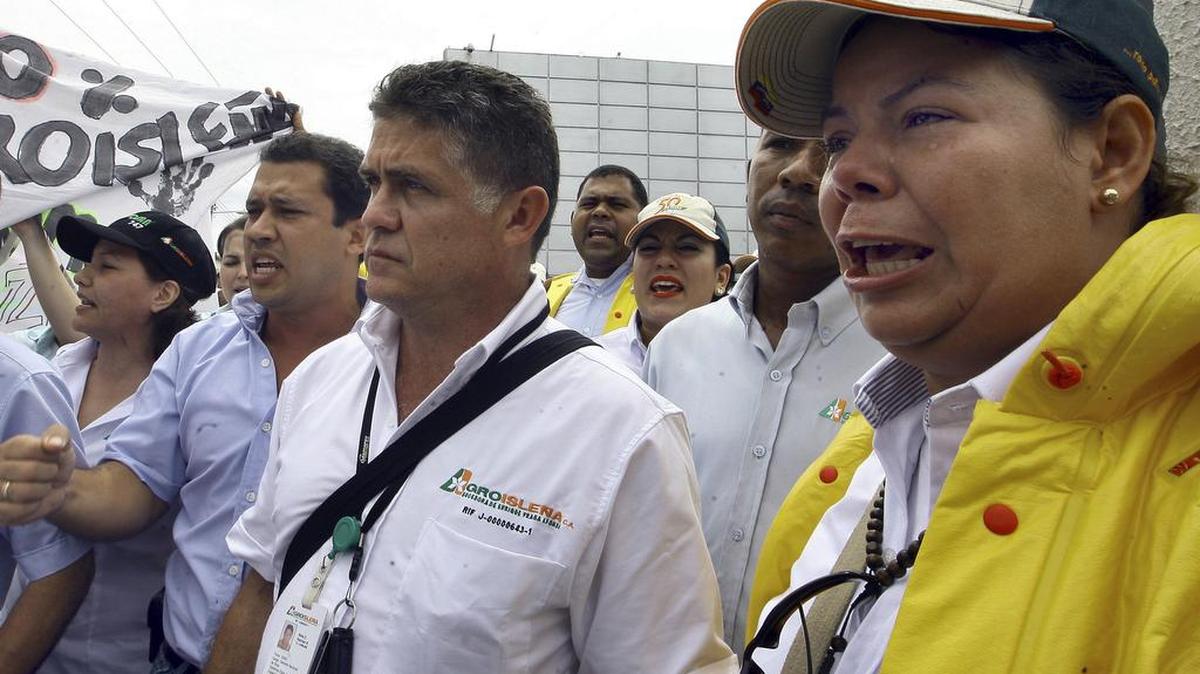 Trabajadores reacciones cuando la empresa Agroisleña fue expropiada. En Cagua, Venezuela, el martes 5 de octubre de 2010.