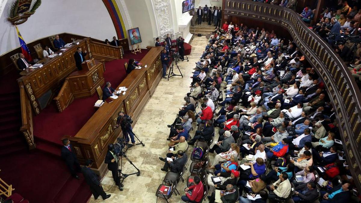 Fotografía cedida por la Agencia Venezolana de Noticias (AVN) de constituyentistas durante una sesión de la Asamblea Nacional Constituyente el martes 29 de agosto de 2017, en Caracas (Venezuela).