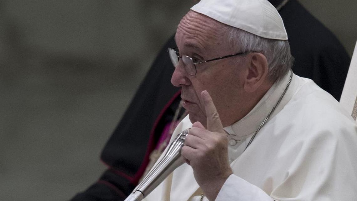 El papa Francisco da un discurso durante la audiencia general semanal en el aula Pablo VI en el Vaticano, el 9 de agosto de 2017.